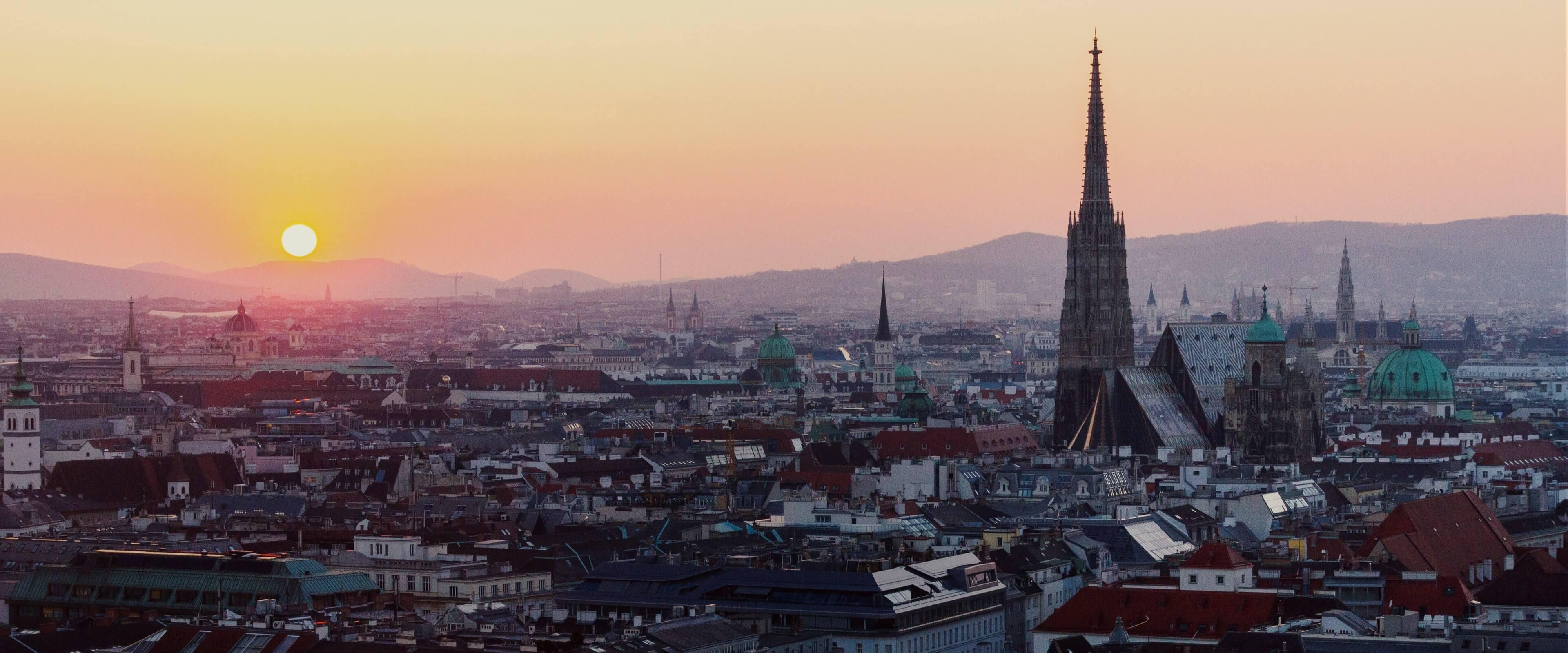 Panorama mit dem Blick auf das Rathaus in Wien